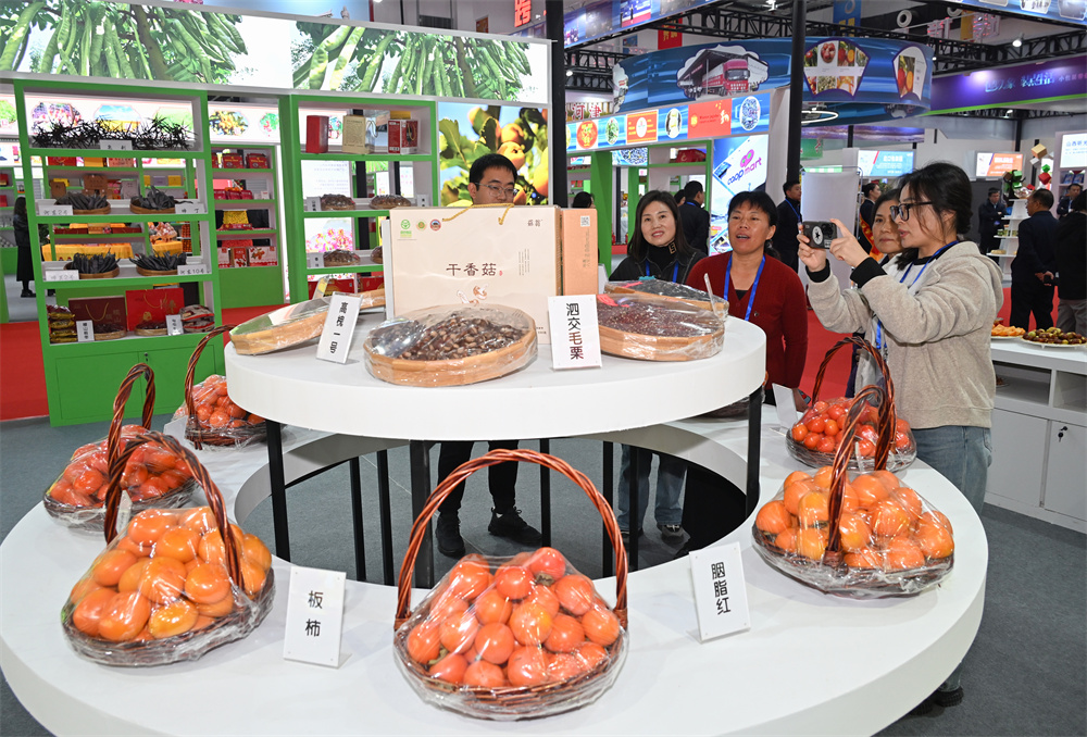 果品盛會，蔬香四溢——國際果品交易博覽會上的蔬菜零售掠影